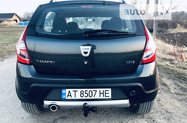 Хетчбек Dacia Sandero StepWay 2011 в Снятині