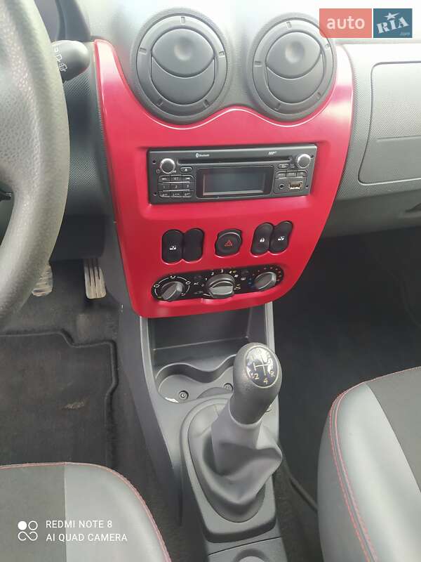 Хетчбек Dacia Sandero StepWay 2012 в Ужгороді