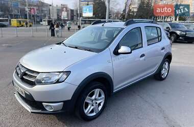 Позашляховик / Кросовер Dacia Sandero StepWay 2015 в Острозі
