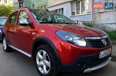 Позашляховик / Кросовер Dacia Sandero StepWay 2010 в 