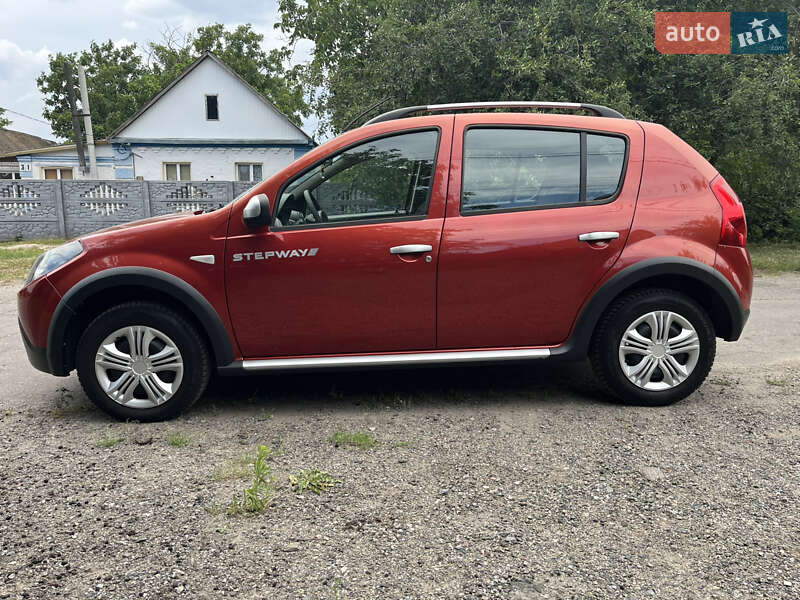 Внедорожник / Кроссовер Dacia Sandero StepWay 2011 в Хороле