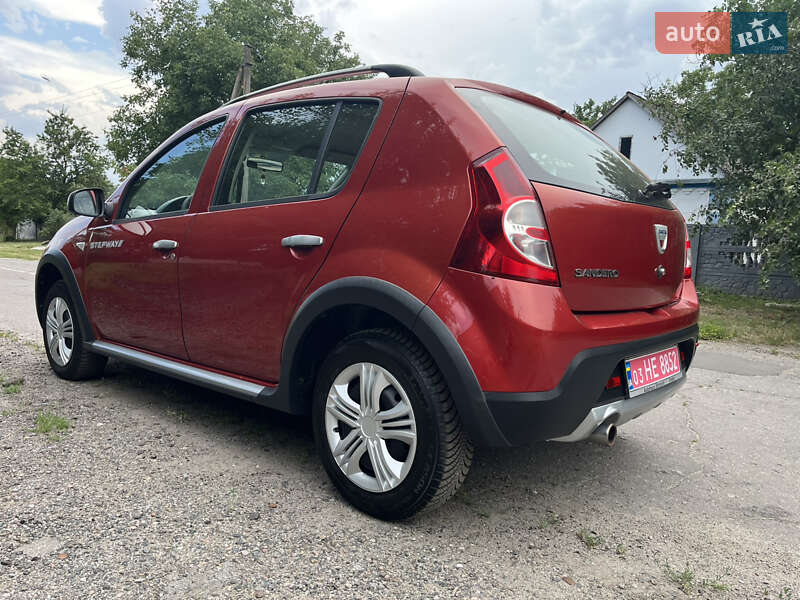 Внедорожник / Кроссовер Dacia Sandero StepWay 2011 в Хороле