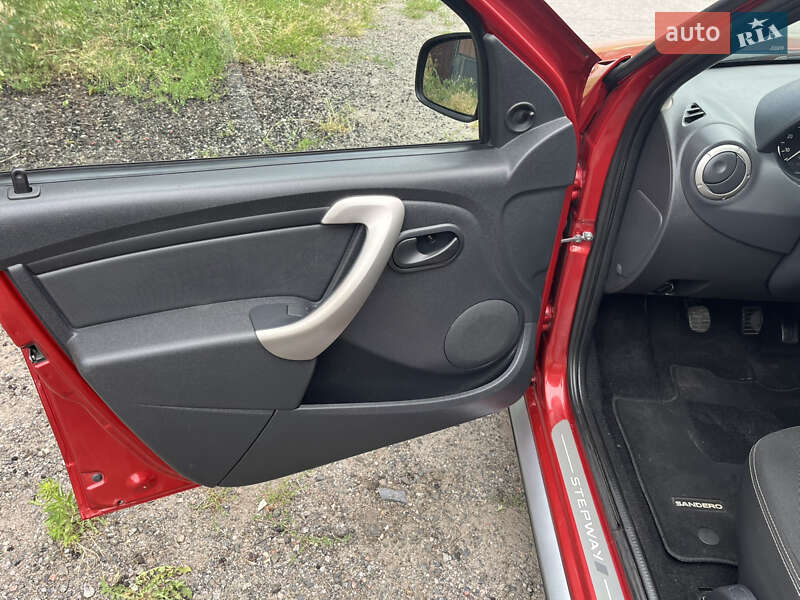 Внедорожник / Кроссовер Dacia Sandero StepWay 2011 в Хороле