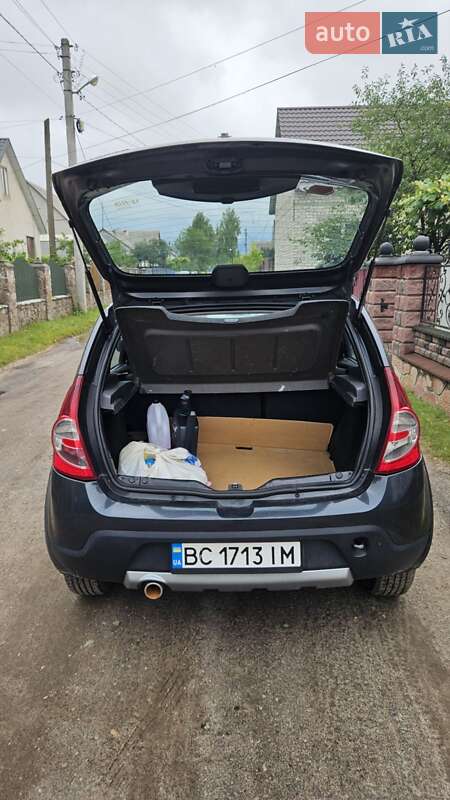 Внедорожник / Кроссовер Dacia Sandero StepWay 2011 в Сарнах