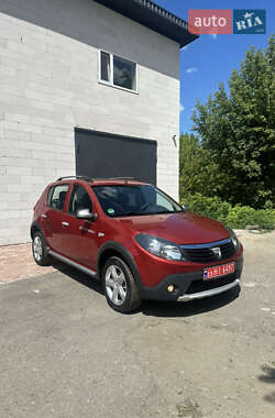 Внедорожник / Кроссовер Dacia Sandero StepWay 2011 в Хороле