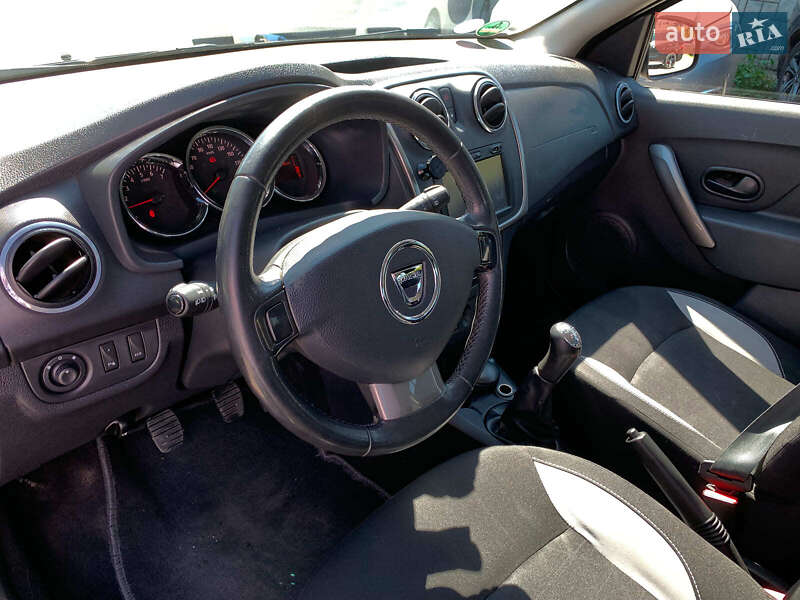 Внедорожник / Кроссовер Dacia Sandero StepWay 2015 в Виннице