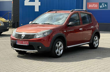 Позашляховик / Кросовер Dacia Sandero StepWay 2011 в 