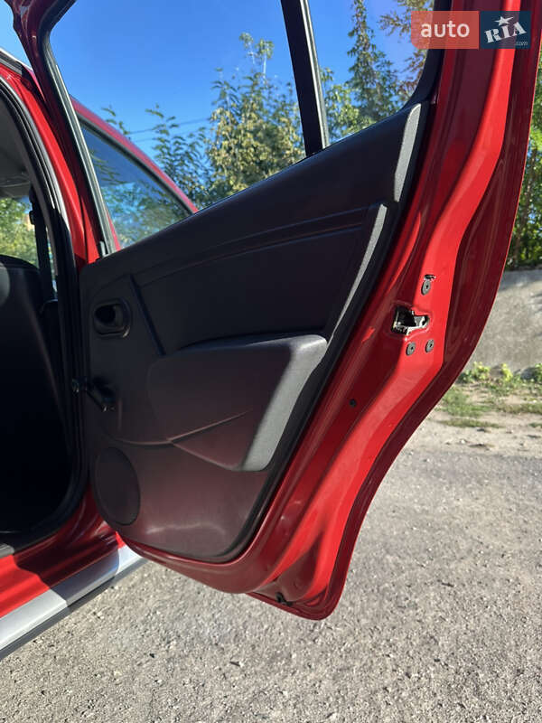 Внедорожник / Кроссовер Dacia Sandero StepWay 2012 в Хороле
