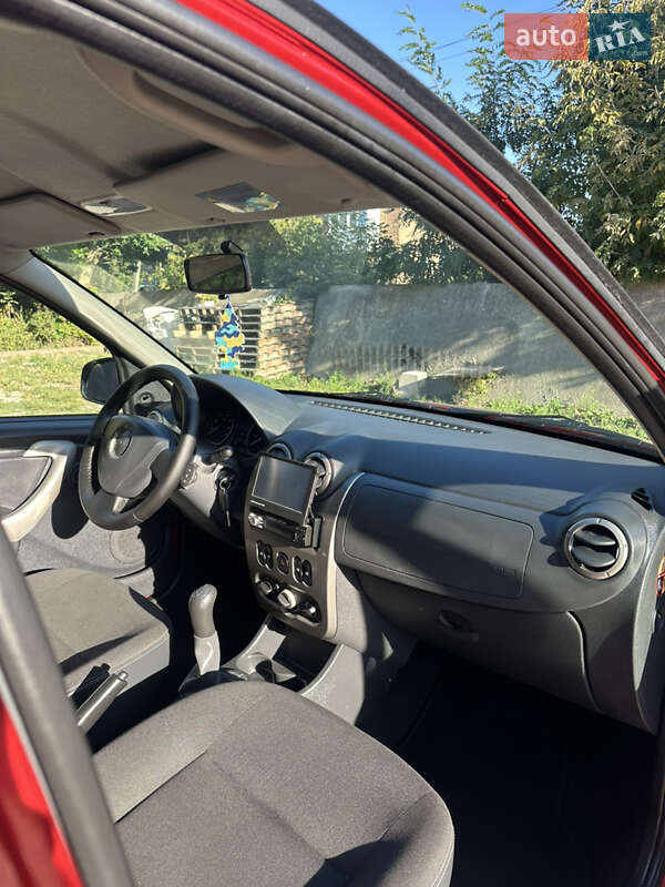 Внедорожник / Кроссовер Dacia Sandero StepWay 2012 в Хороле