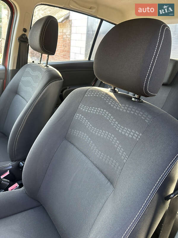Внедорожник / Кроссовер Dacia Sandero StepWay 2012 в Хороле