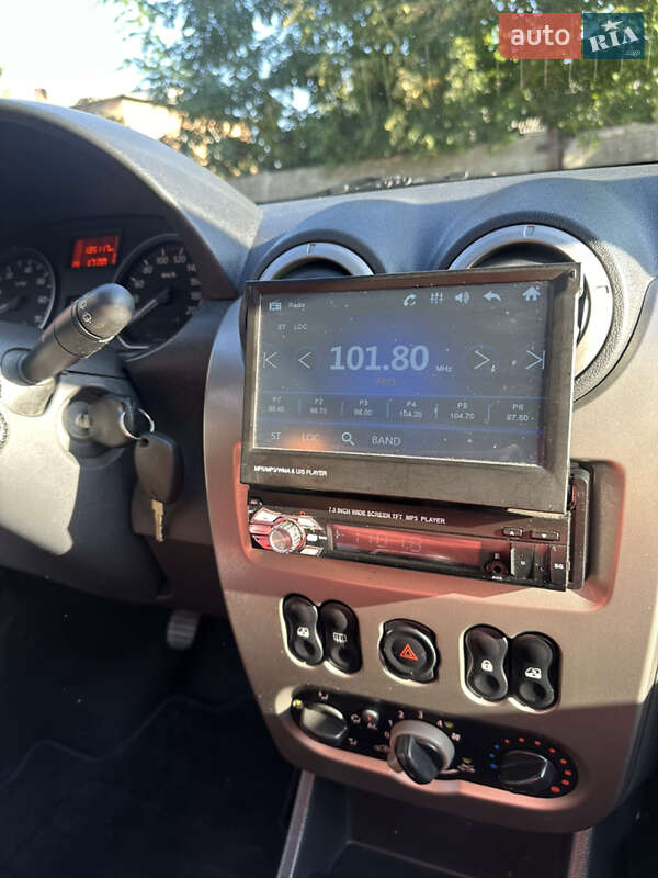 Внедорожник / Кроссовер Dacia Sandero StepWay 2012 в Хороле