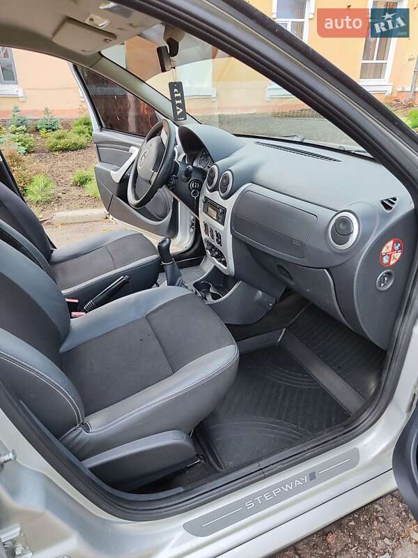 Внедорожник / Кроссовер Dacia Sandero StepWay 2012 в Кролевце