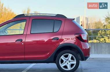Внедорожник / Кроссовер Dacia Sandero StepWay 2014 в 