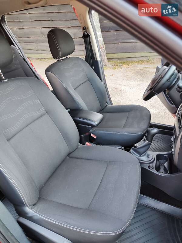 Внедорожник / Кроссовер Dacia Sandero StepWay 2011 в Глухове