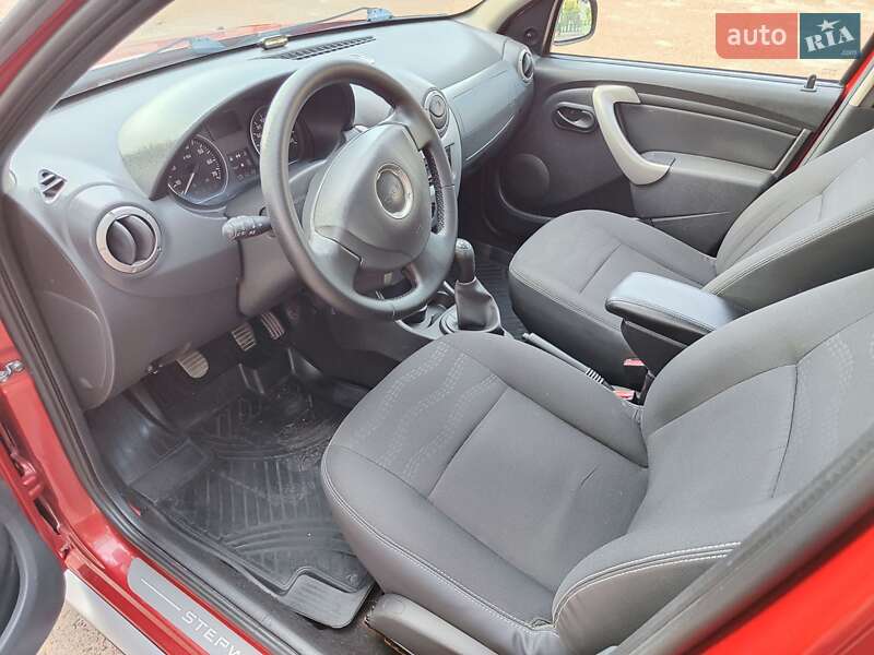 Внедорожник / Кроссовер Dacia Sandero StepWay 2011 в Глухове