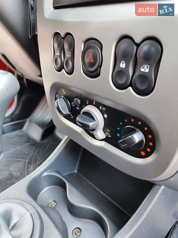 Внедорожник / Кроссовер Dacia Sandero StepWay 2011 в Глухове