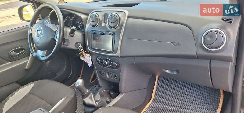 Позашляховик / Кросовер Dacia Sandero StepWay 2013 в Новоархангельську