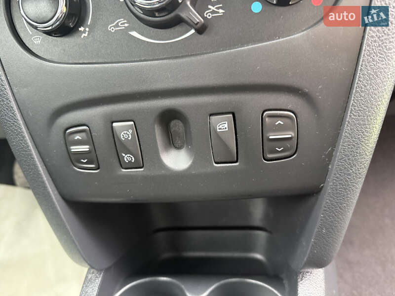 Позашляховик / Кросовер Dacia Sandero StepWay 2015 в Нововолинську фото 16 Позашляховик / Кросовер Dacia Sandero StepWay 2015 в Нововолинську