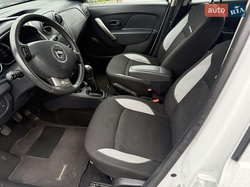 Позашляховик / Кросовер Dacia Sandero StepWay 2015 в Нововолинську фото 19 Позашляховик / Кросовер Dacia Sandero StepWay 2015 в Нововолинську