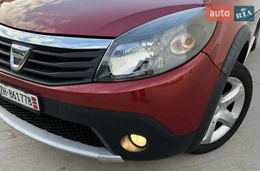 Позашляховик / Кросовер Dacia Sandero StepWay 2012 в 