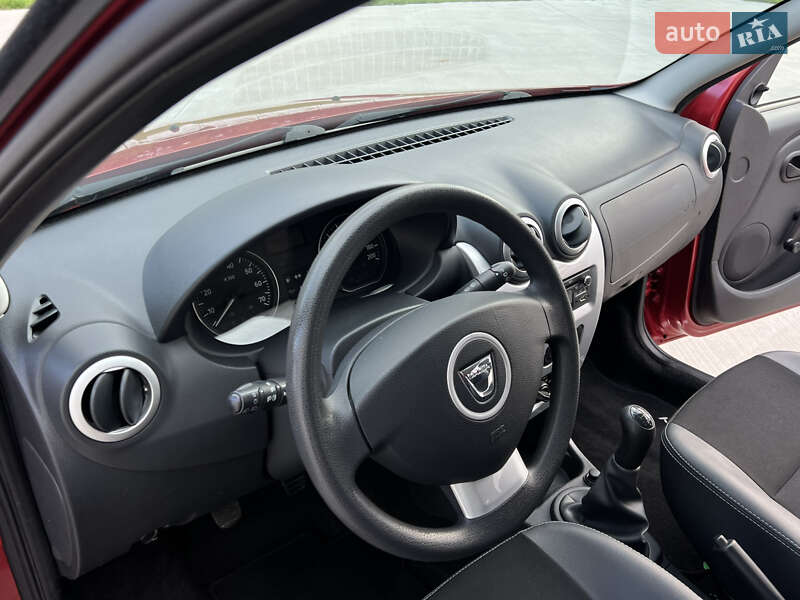 Внедорожник / Кроссовер Dacia Sandero StepWay 2012 в Луцке