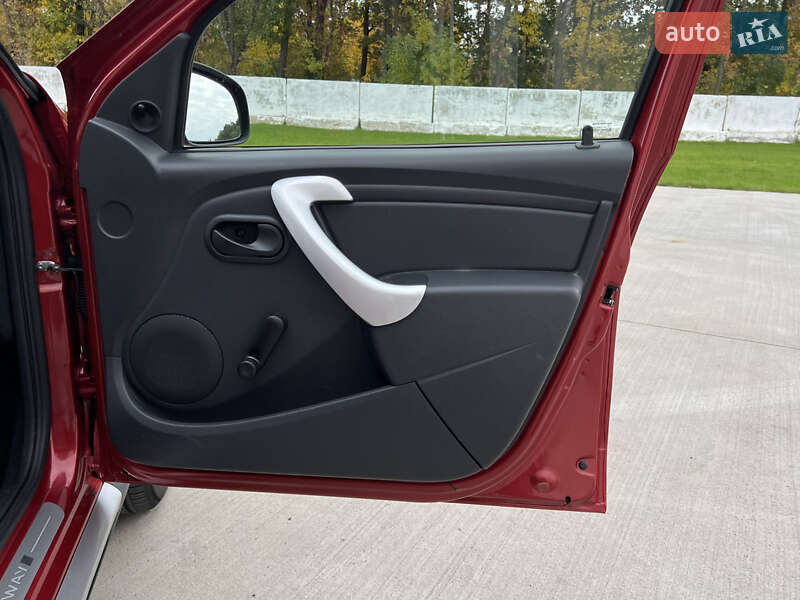 Внедорожник / Кроссовер Dacia Sandero StepWay 2012 в Луцке
