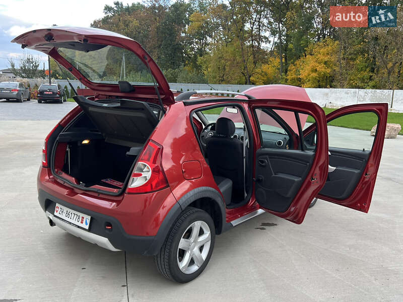 Внедорожник / Кроссовер Dacia Sandero StepWay 2012 в Луцке