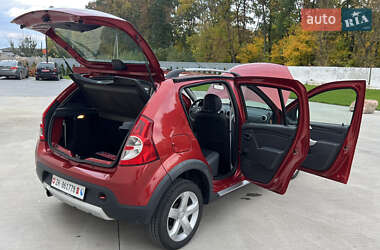 Позашляховик / Кросовер Dacia Sandero StepWay 2012 в 