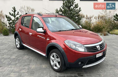 Позашляховик / Кросовер Dacia Sandero StepWay 2012 в 