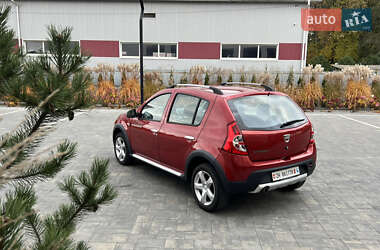 Позашляховик / Кросовер Dacia Sandero StepWay 2012 в 
