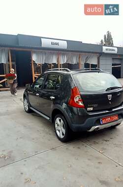 Позашляховик / Кросовер Dacia Sandero StepWay 2010 в  фото 8 Позашляховик / Кросовер Dacia Sandero StepWay 2010 в