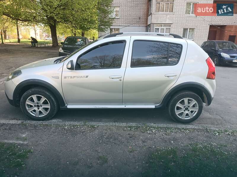 Внедорожник / Кроссовер Dacia Sandero StepWay 2012 в Львове фото 6 Внедорожник / Кроссовер Dacia Sandero StepWay 2012 в Львове