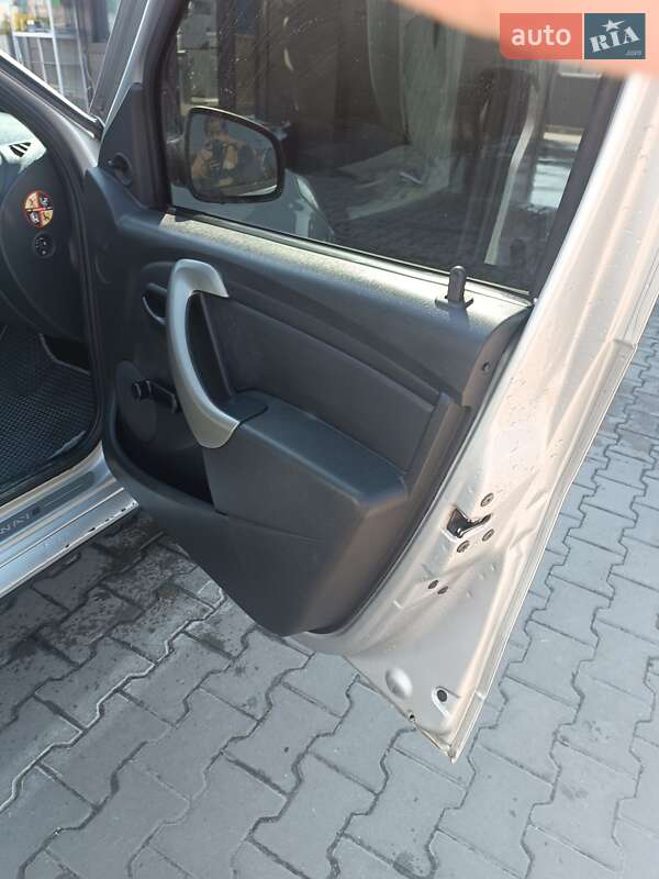 Внедорожник / Кроссовер Dacia Sandero StepWay 2012 в Львове фото 20 Внедорожник / Кроссовер Dacia Sandero StepWay 2012 в Львове