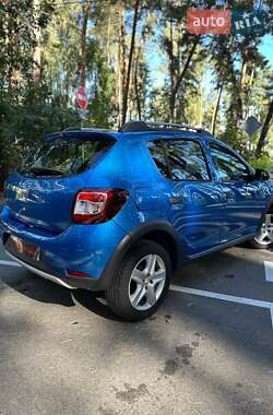 Позашляховик / Кросовер Dacia Sandero StepWay 2016 в 
