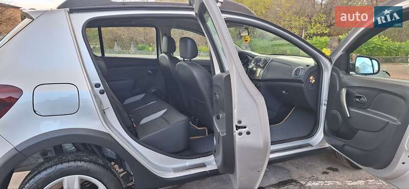 Внедорожник / Кроссовер Dacia Sandero StepWay 2013 в Новоархангельске фото 12 Внедорожник / Кроссовер Dacia Sandero StepWay 2013 в Новоархангельске