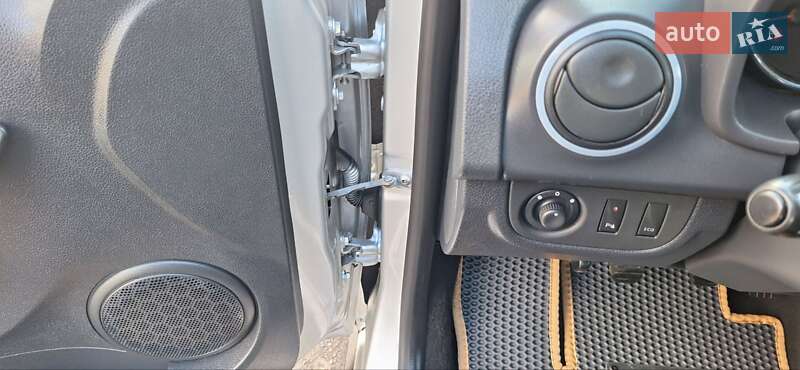 Внедорожник / Кроссовер Dacia Sandero StepWay 2013 в Новоархангельске фото 47 Внедорожник / Кроссовер Dacia Sandero StepWay 2013 в Новоархангельске