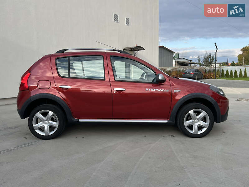 Позашляховик / Кросовер Dacia Sandero StepWay 2012 в Луцьку