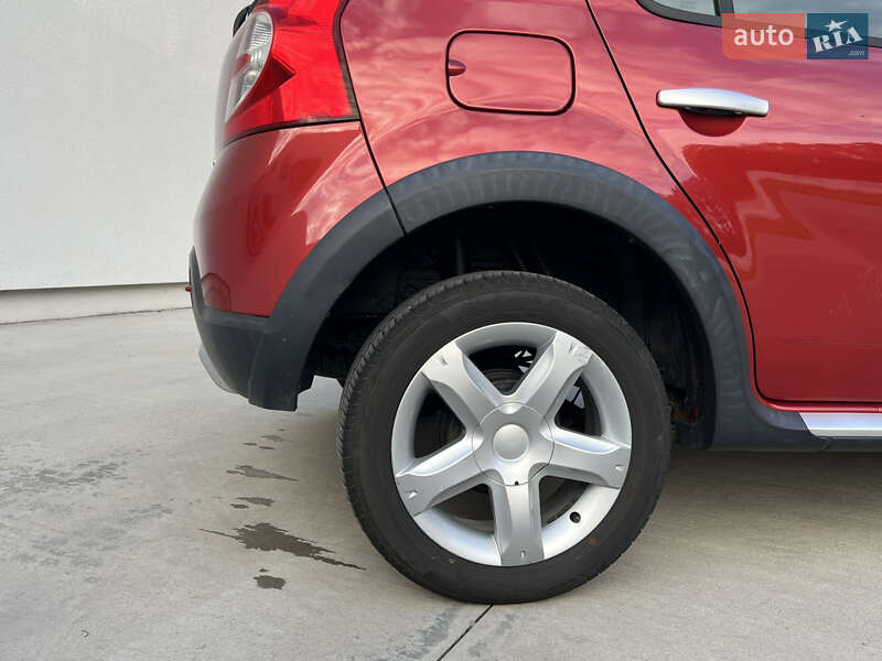 Позашляховик / Кросовер Dacia Sandero StepWay 2012 в Луцьку