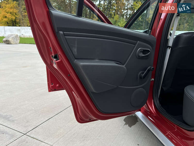 Позашляховик / Кросовер Dacia Sandero StepWay 2012 в Луцьку