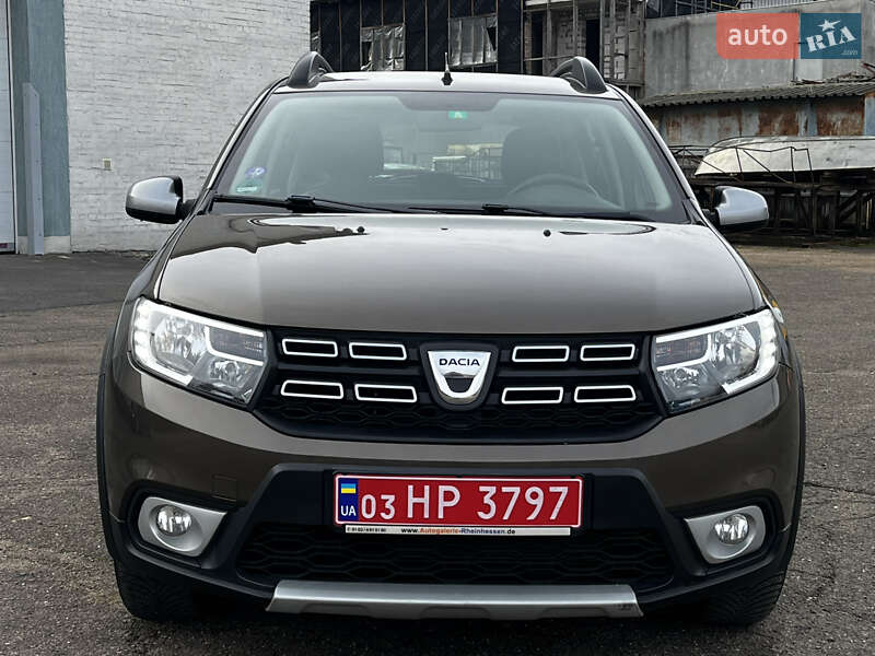 Внедорожник / Кроссовер Dacia Sandero StepWay 2017 в Луцке