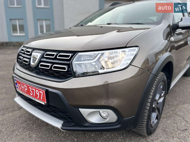 Внедорожник / Кроссовер Dacia Sandero StepWay 2017 в Луцке