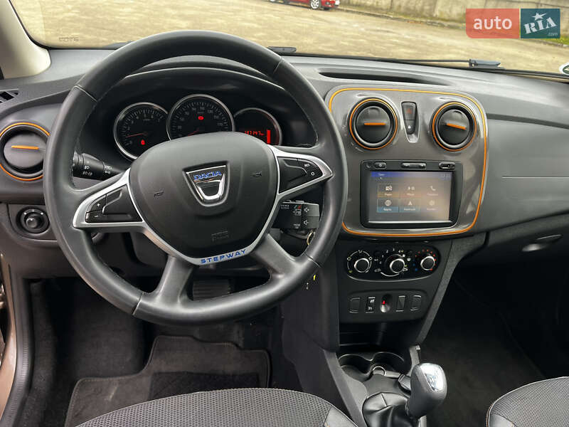 Внедорожник / Кроссовер Dacia Sandero StepWay 2017 в Луцке