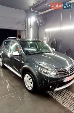 Внедорожник / Кроссовер Dacia Sandero StepWay 2011 в Каменском