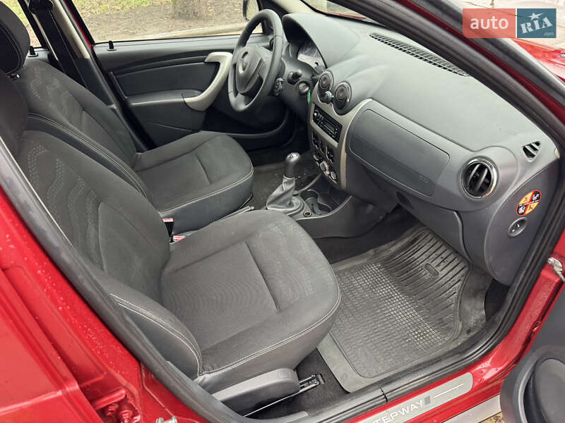 Позашляховик / Кросовер Dacia Sandero StepWay 2012 в Кролевці