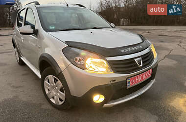 Внедорожник / Кроссовер Dacia Sandero StepWay 2011 в Кролевце