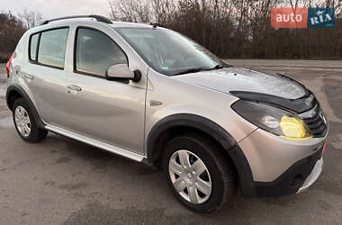 Внедорожник / Кроссовер Dacia Sandero StepWay 2011 в Кролевце