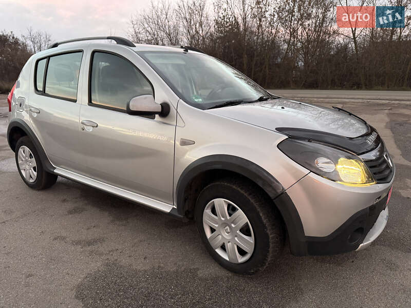 Внедорожник / Кроссовер Dacia Sandero StepWay 2011 в Кролевце