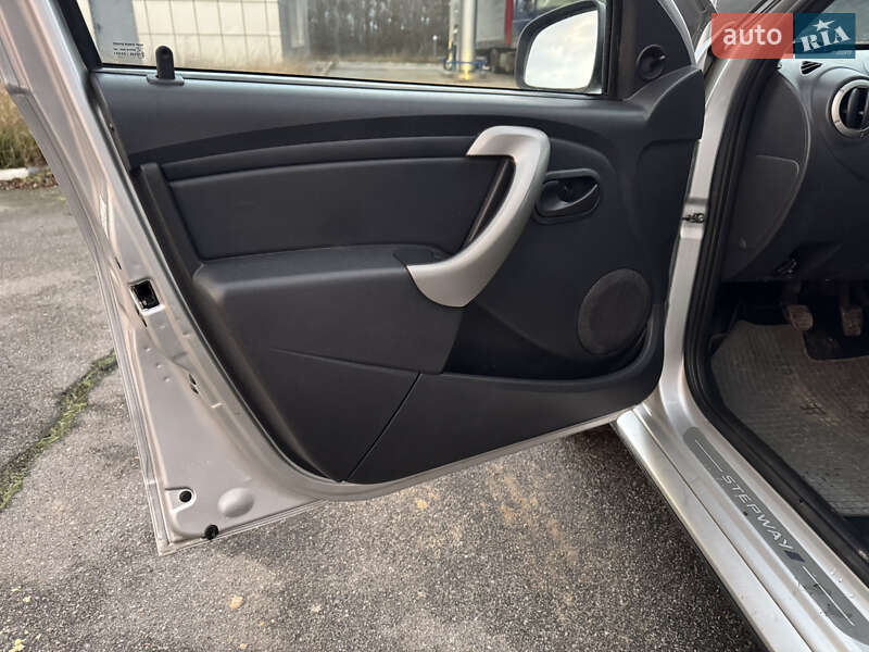 Внедорожник / Кроссовер Dacia Sandero StepWay 2011 в Кролевце