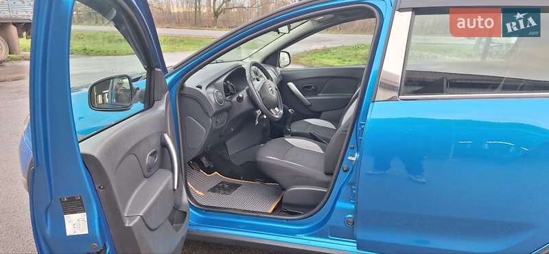 Внедорожник / Кроссовер Dacia Sandero StepWay 2015 в Новоархангельске