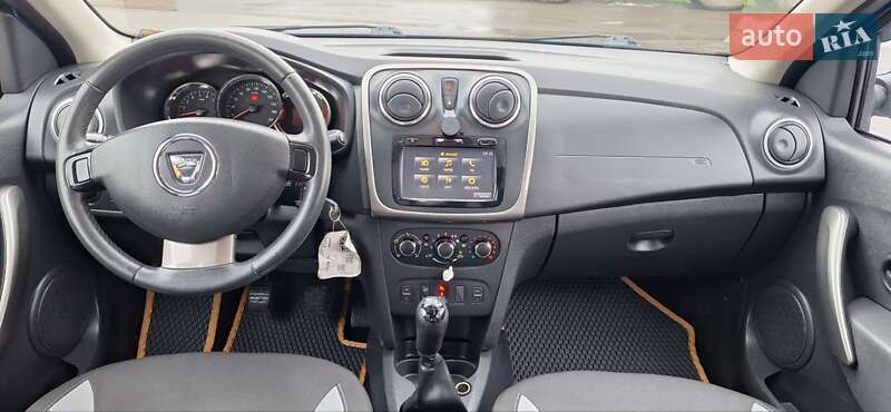 Внедорожник / Кроссовер Dacia Sandero StepWay 2015 в Новоархангельске